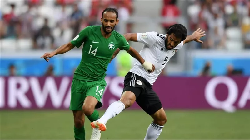 موعد مباراة مصر والسعودية اليوم والقنوات المفتوحة الناقلة وبديل محمد صلاح في التشكيل