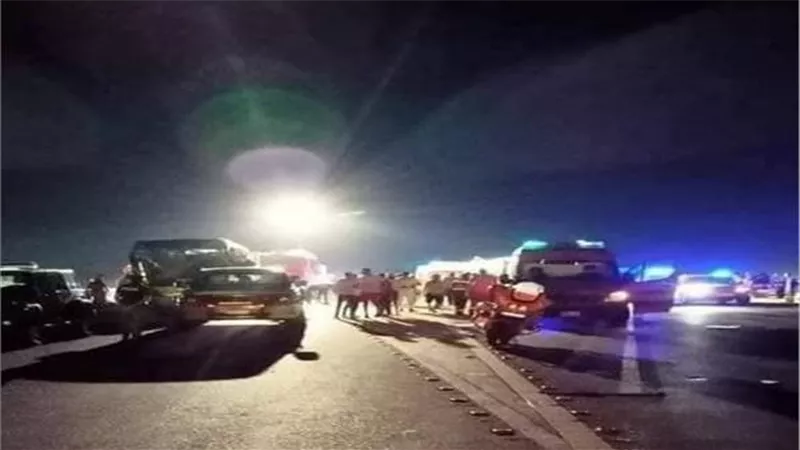 انقلاب أتوبيس على طريق الغردقة يؤدي لإصابة العشرات في حادث مأساوي ننشر تفاصيل التقارير الأولية