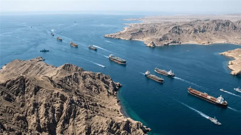 إيران تغلق مضيق هرمز وتوقف ناقلات النفط وسط تصعيد يهدد إمدادات الطاقة عالميًا