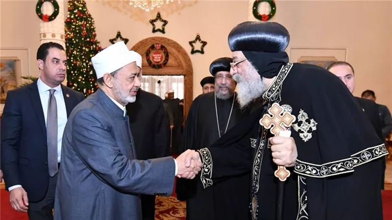 شيخ الأزهر يهنئ البابا تواضروس بعيد القيامة ويؤكد وحدة المسلمين والمسيحيين في مصر