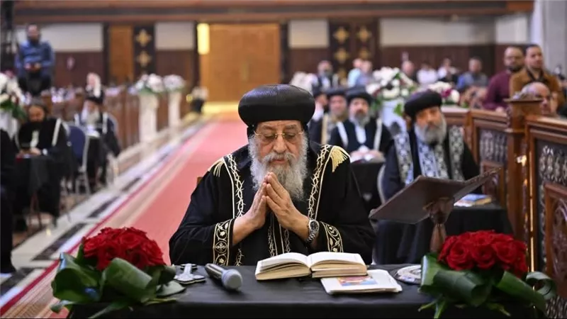 البابا تواضروس يترأس صلوات الجمعة العظيمة ويؤكد أن الصليب أعظم رسالة محبة وخلاص