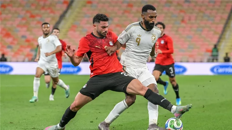 سقوط المنتخب السعودي برباعية أمام مصر يفتح باب الانتقادات قبل مونديال 2026