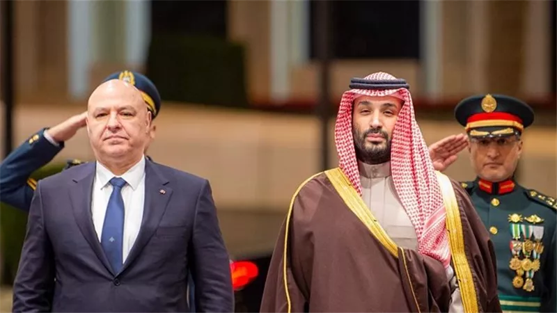 محمد بن سلمان يؤكد دعم السعودية لسيادة لبنان ووحدة أراضيه خلال اتصال مع الرئيس اللبناني