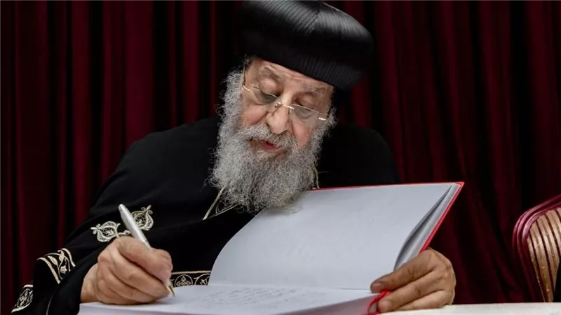 البابا تواضروس يكتب رسالة مؤثرة بخط يده في الكنيسة السريانية بإسطنبول ويؤكد وحدة الكنائس