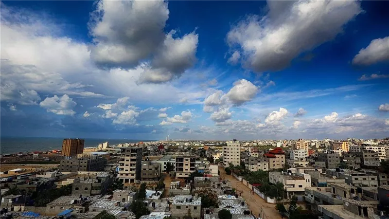 انقلاب مفاجئ في الطقس: انخفاض حاد يصل 9 درجات وتحذيرات من الأرصاد