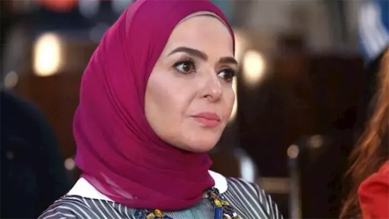بكاء منى عبد الغني وانهيارها بعد وفاة هاني شاكر ومعرفتها الخبر على الهواء