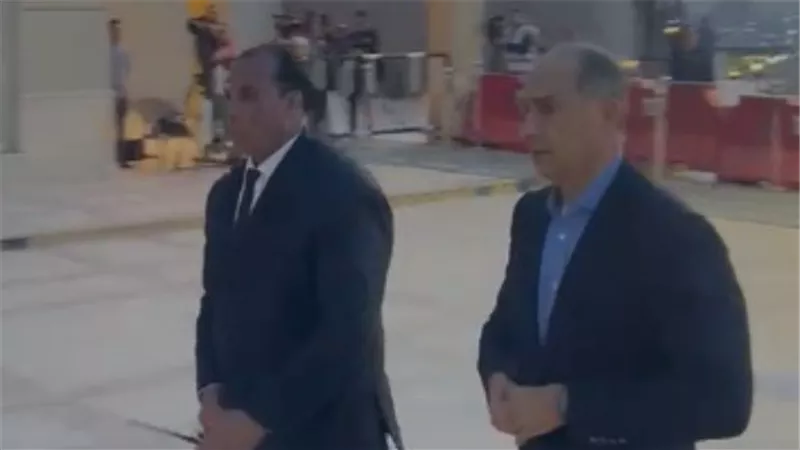 جمال مبارك يقدم واجب العزاء في الفنان هاني شاكر بمسجد أبو شقة وسط حضور نجوم الفن