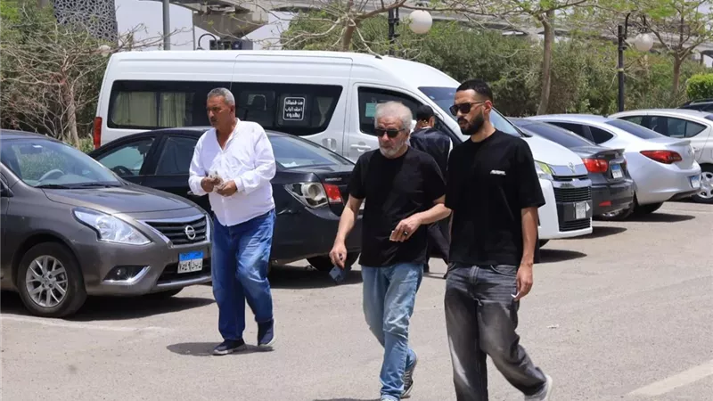 حضور عدد ضعيف من نجوم الفن في جنازة عبد الرحمن أبو زهرة