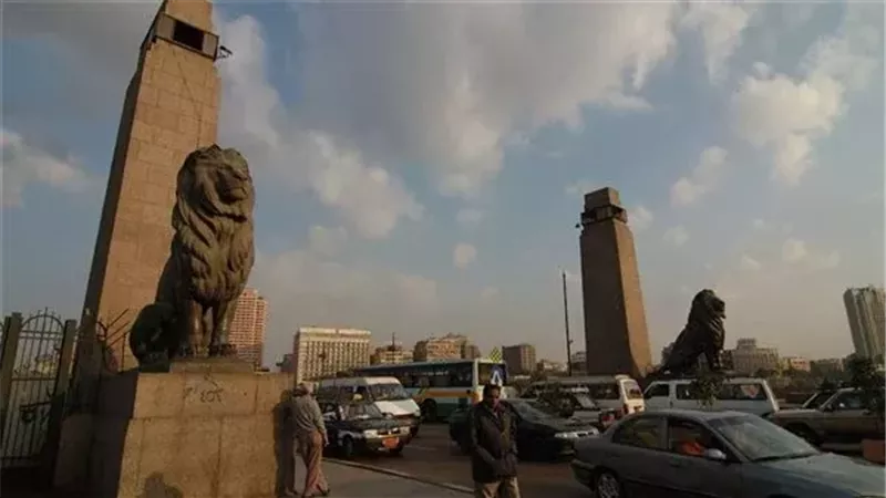 مرور القاهرة يعلن الغلق الكامل لـ كوبري قصر النيل وتوفير مسارات بديلة