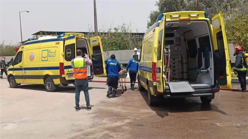 حادث  طريق القاهرة الإسكندرية الزراعي .. انقلاب سيارة نقل محملة بأنابيب غاز والنيابة تحقق في الواقعة