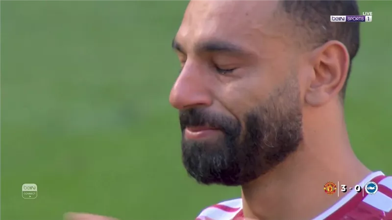 محمد صلاح يبكي أثناء تكريمه في وداع ليفربول بعد مباراة برينتفورد