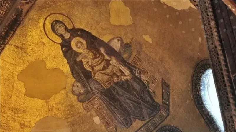 انطلاق احتفالات مولد السيدة العذراء بجبل الطير في المنيا واستقبال مليوني زائر