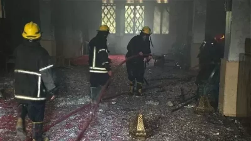 السيطرة على حريق بـ مسجد التقوى في العجوزة.. الحماية المدنية تتدخل