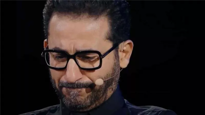 أحمد حلمي يعلن عدم إقامة عزاء لوالدته بعد تلقي التعازي بالمقابر
