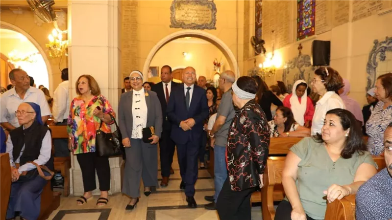 فرحة عارمة بين الأقباط بعد مشاركة محافظ القاهرة في احتفالية كنيسة سيدة فاتيما بمصر الجديدة 