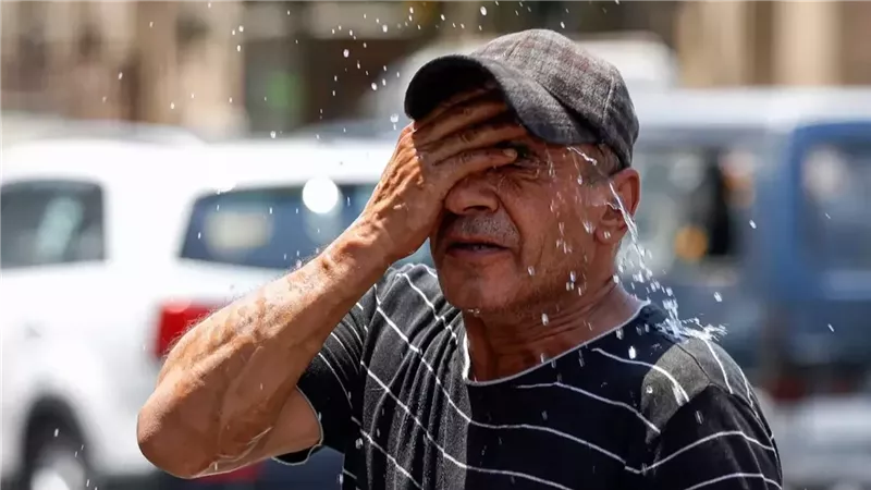 الأرصاد تحذر من حالة الطقس اليوم.. موجة حارة ورطوبة وأمطار رعدية على هذه المناطق