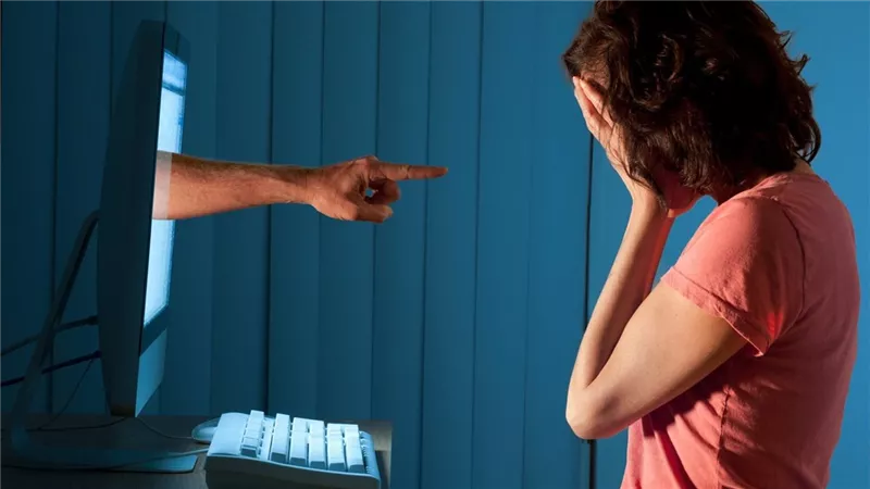 الابتزاز الإلكتروني.. لا تدفع واحفظ الأدلة وبلّغ فورًا لحماية نفسك قانونيًا