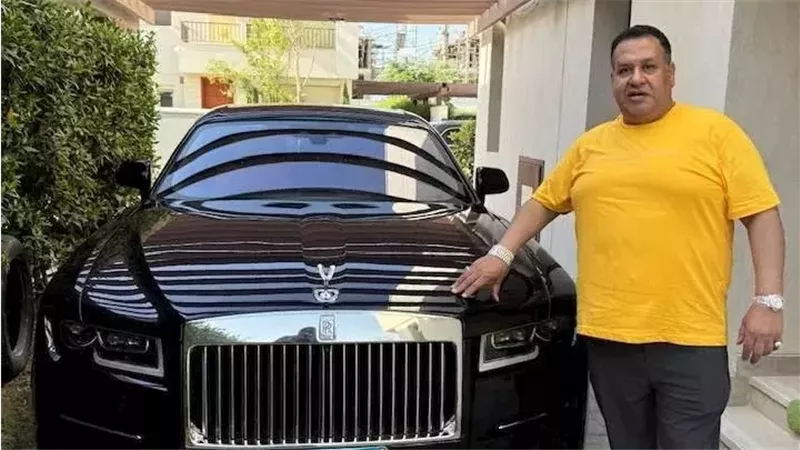 سيارات صبري نخنوخ الفارهة تعود للواجهة بعد إخلاء جولي أمين وقضية نقل الملكية