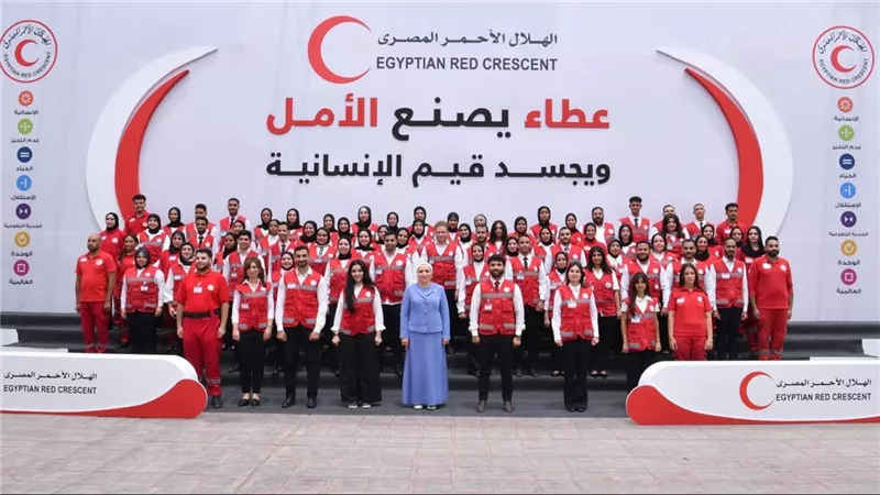 انتصار السيسي تشيد بمتطوعي الهلال الأحمر بعد وصول مساعدات غزة لمليون طن عبر مصر