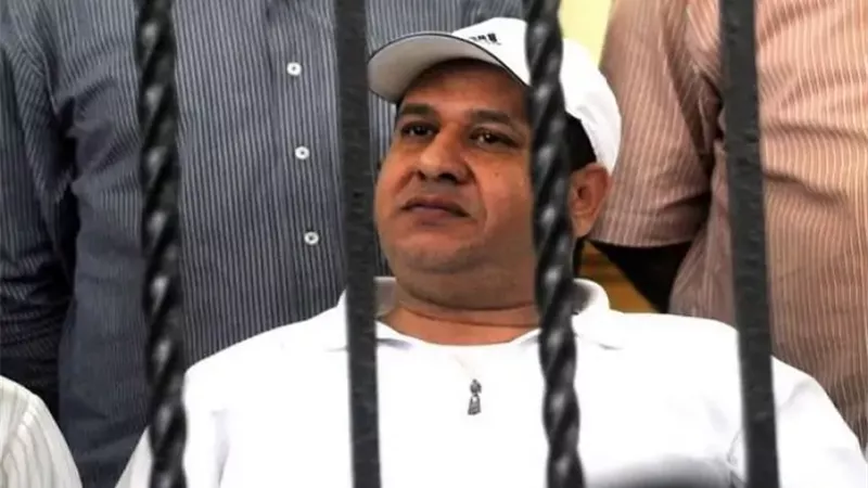 ترحيل صبري نخنوخ ونجل شقيقه وآخرين إلى محبسهم بعد التحفظ على أموالهم