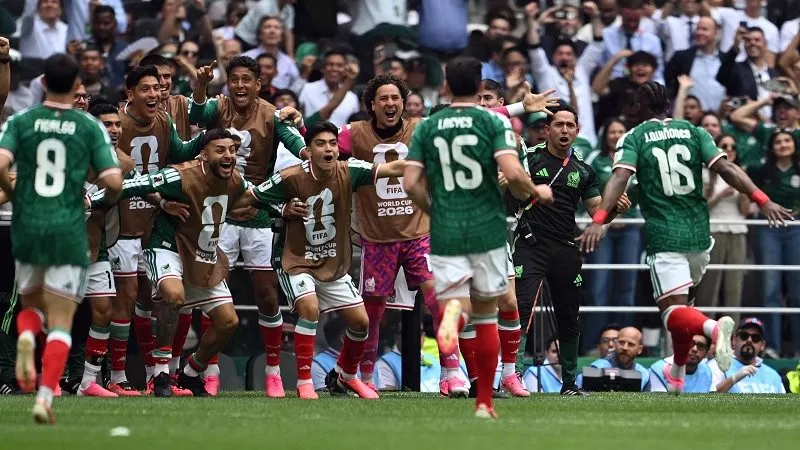 المكسيك تهزم جنوب إفريقيا بثنائية في افتتاح كأس العالم وهدف تاريخي لكينيونيس