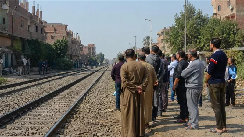 مصرع 6 من أسرة واحدة في حادث قطار السويس الإسماعيلية بسبب عبور غير قانوني