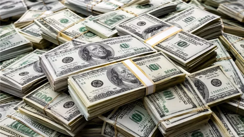 سعر الدولار مقابل الجنيه يتراجع بالبنوك ويرتفع بالسوق الموازية في تعاملات الأحد 7 يونيو 2026