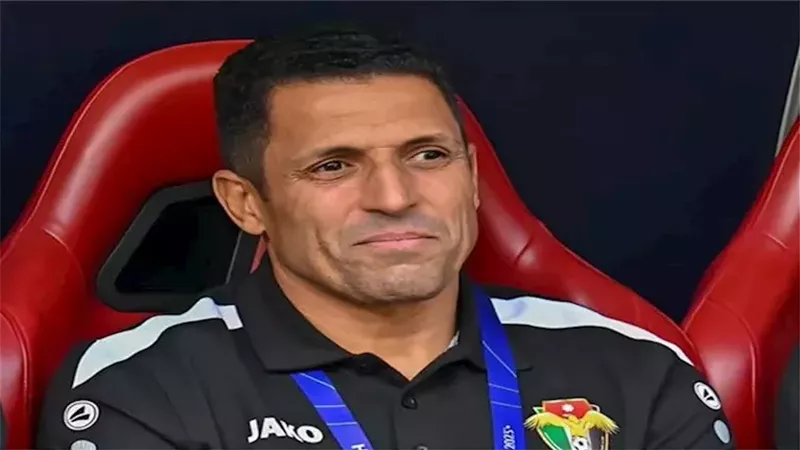 الأهلي يعلن تعيين الحسين عموتة مدربًا لموسمين وانضمام ياسر رضوان للجهاز الفني