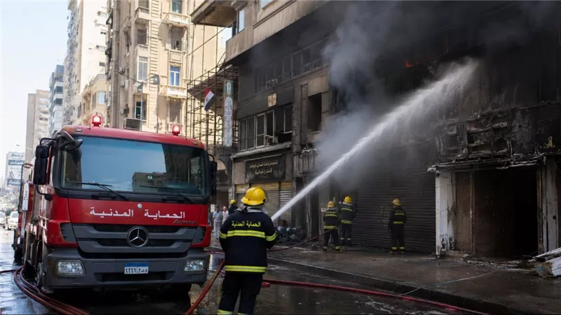 حريق مروع في منشأة ناصر بالقاهرة يودي بحياة شخصين وإصابة 15 بسبب انهيار عقار