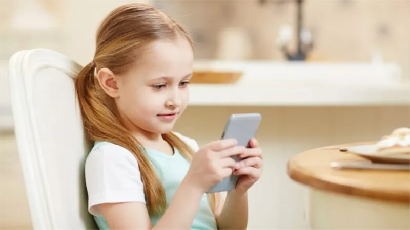 تطبيق شريحة الأطفال في يوليو لحظر مواقع التواصل دون 13 عامًا وإتاحة المنصات التعليمية