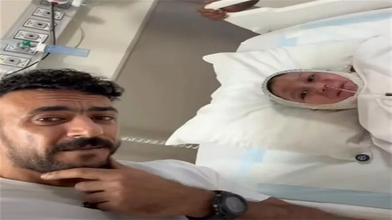 أحمد العوضي يزور الطفل يوسف في مستشفى أهل مصر للحروق