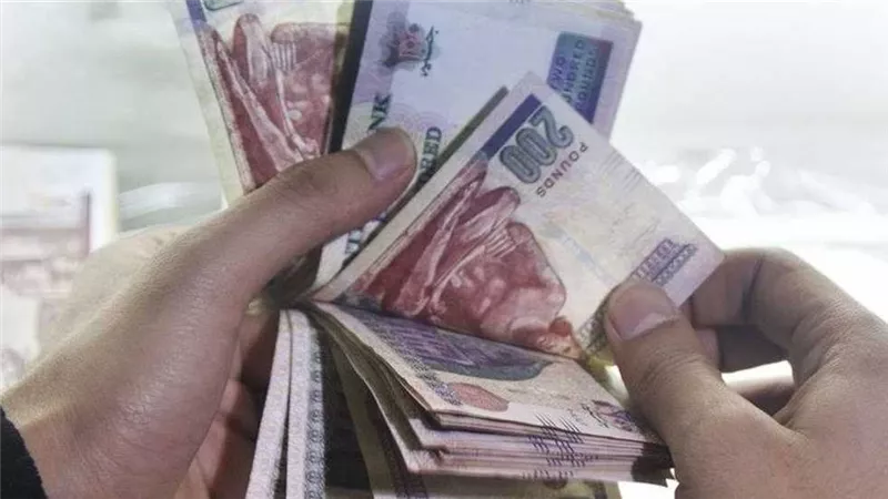 نقيب بدالي التموين يوضح شروط التحول للدعم النقدي واستمرار صرف الخبز