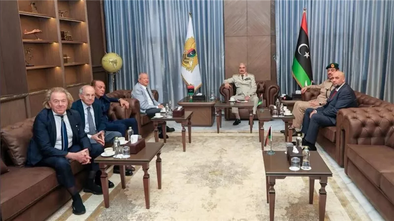 لقاء نجيب ساويرس مع حفتر في بنغازي من أجل الإستثمارات في ليبيا
