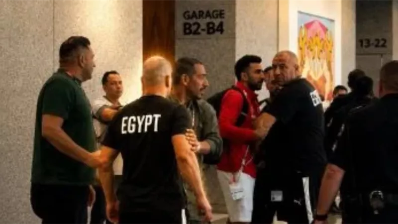 إبراهيم حسن يتدخل للدفاع عن مشجع مصري في فندق المنتخب قبل مواجهة أستراليا
