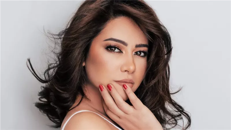شيرين عبد الوهاب تنفي إقامة حفل في قطر وتلوح بإجراءات قانونية ضد مروجي الخبر