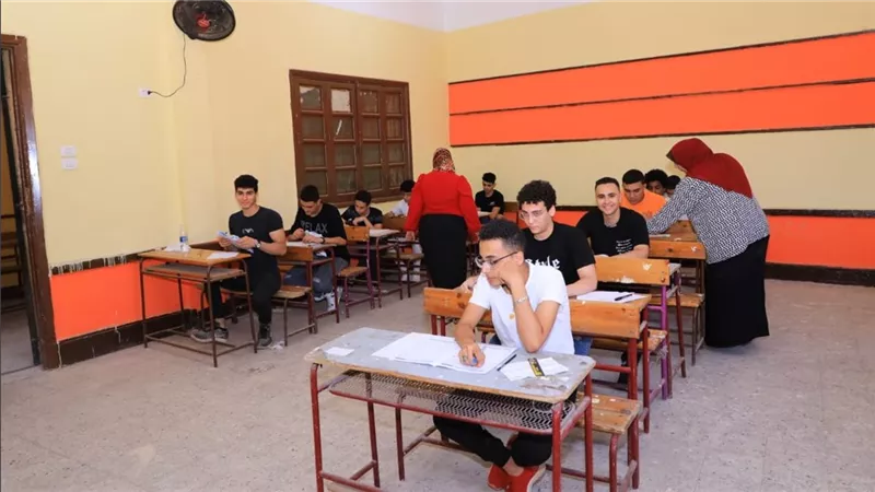 امتحان الكيمياء بالثانوية العامة يصل البرلمان ومطالب بإعادة توزيع الدرجات