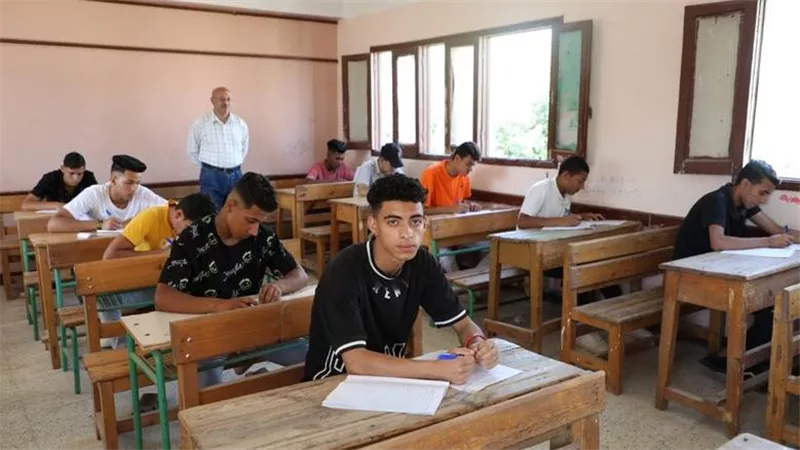 غدًا الأحد.. أهم 20 سؤال قواعد إنجليزي للثانوية العامة قبل امتحان 5 يوليو