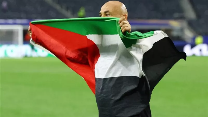 فيفا يدرس موقف حسام حسن بعد رفع علم فلسطين عقب تأهل مصر في كأس العالم 2026