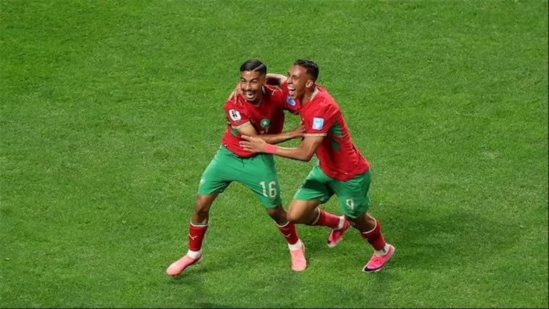 المغرب يهزم كندا بثلاثية ويتأهل إلى ربع نهائي كأس العالم