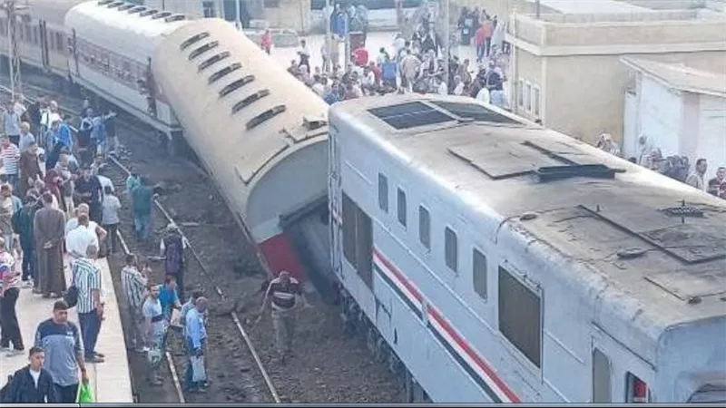السكة الحديد تصدر بيان رسمي بشأن حادث قطار الغربية وعدد المصابين وتحرك فرق الطوارئ بالصور