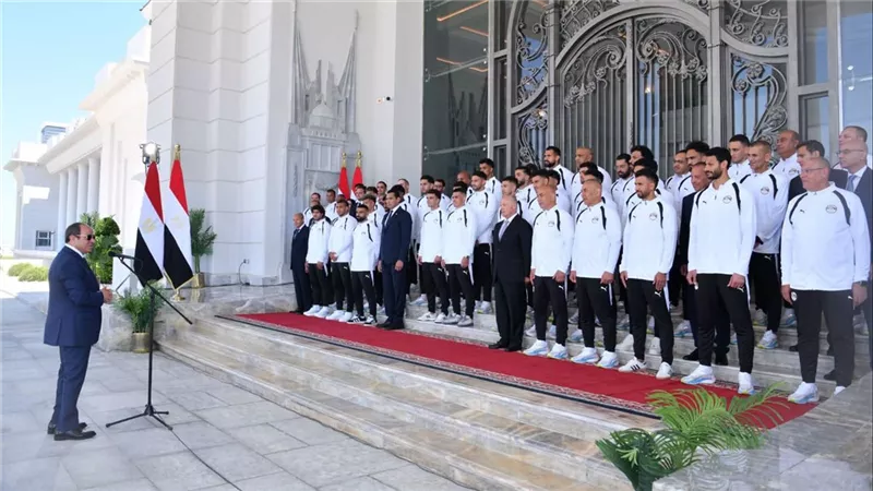 الرئيس السيسي يطالب لاعبي منتخب مصر بمشاركة مشاعرهم بعد كأس العالم 2026
