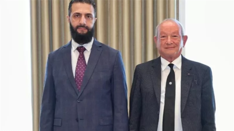 نجيب ساويرس يحسم الجدل حول المقارنة بين أحمد الشرع ومحمد مرسي بعد زيارته لدمشق