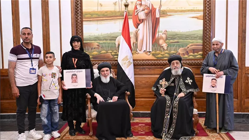 البابا تواضروس يستقبل عائلات شهداء الإيمان بليبيا في لقاء أبوي بالكاتدرائية المرقسية