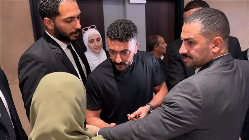 إيناس توضح سبب اقترابها من أحمد العوضي وتطلب مساعدته في العلاج
