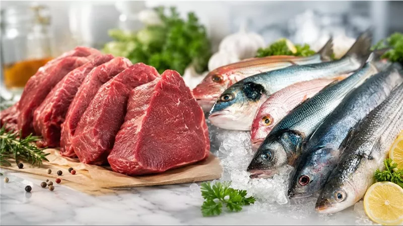 أسعار اللحوم والأسماك اليوم الجمعة.. الكندوز يبدأ من 350 والبلطي 77 جنيهًا بالجملة