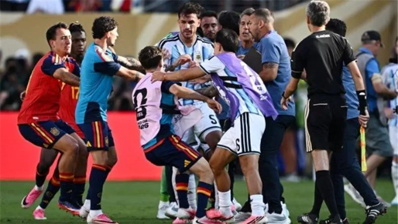 فيفا يحقق في مشاجرة نهائي كأس العالم 2026 وعقوبات محتملة على لاعبي ومدربي الأرجنتين