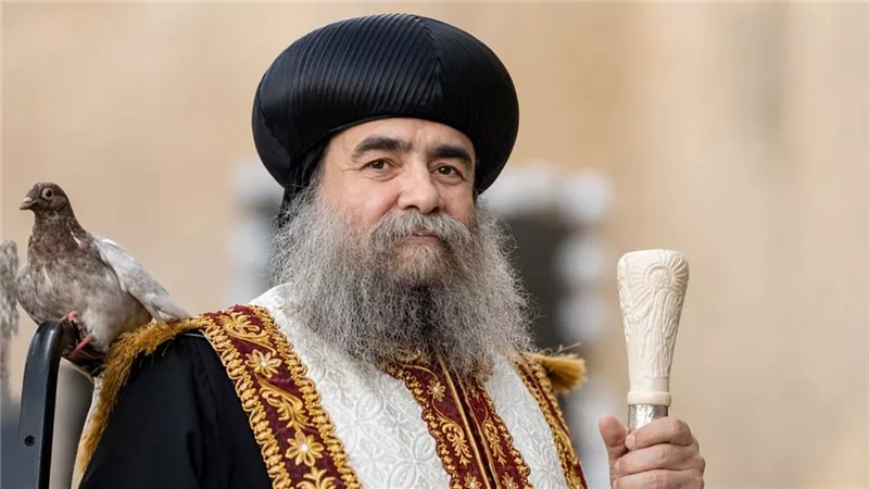الأنبا يوأنس يدعو لبيع وجبات رمزية في كانتينات الكنائس: الكريب بـ10 جنيه والطعمية تبدأ من جنيه