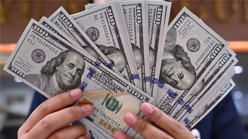 سعر الدولار مقابل الجنيه يتراجع في 10 بنوك والسوق غير الرسمية بنهاية تعاملات اليوم