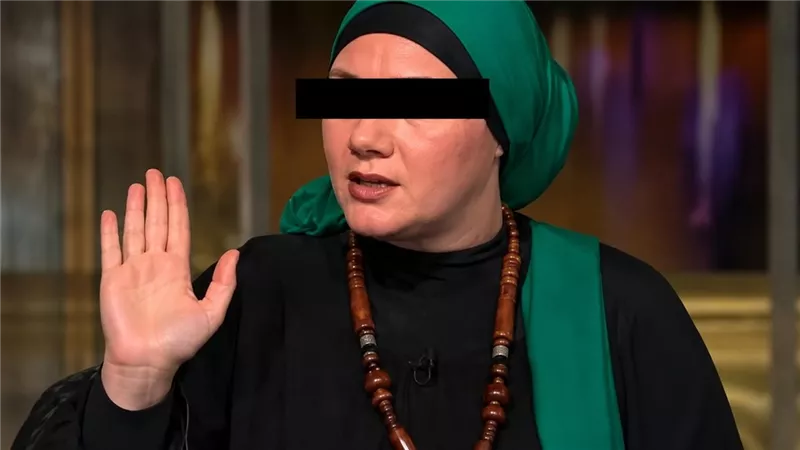 شهود عيان يروون كيف حاولت محامية الإسكندرية تضليلهم برسائل واتساب بعد ارتكاب جريمة والدتها 