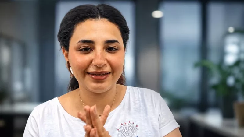 بعد أزمة تورتة الصليب.. فتاة قبطية تكشف رفض مطبعتين تنفيذ تصميمات تحمل الصليب